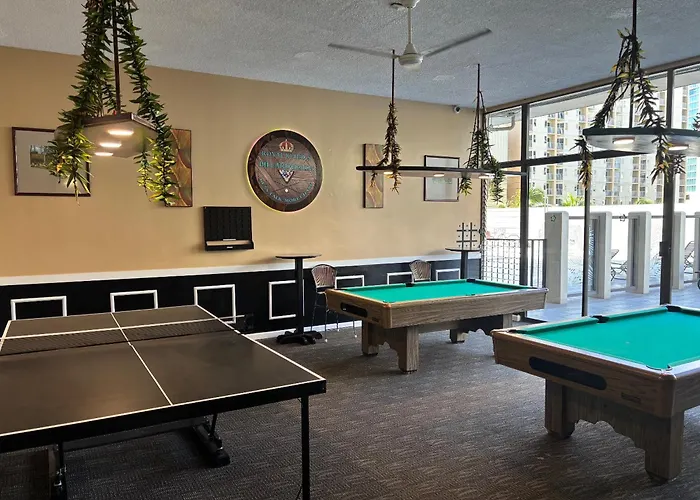 Royal Kuhio 1606 - Spacious Studio With Diamond Head City Views In The Heart Of Waikiki!